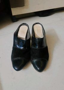 Chic Black Mules - Perfect for Any Occasion