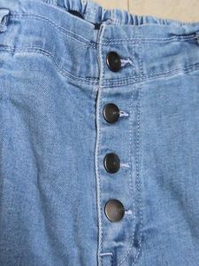 90s-inspired Light Wash Button-Up Mom Jeans