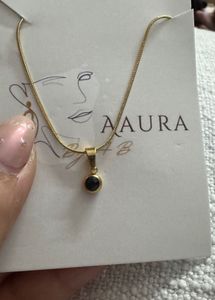 Elegant Gold Pendant Necklace
