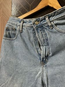 Light Wash Relaxed Fit Jeans