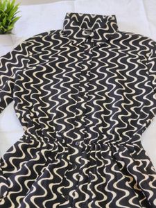Chic Black &amp; White Wave Print Dress