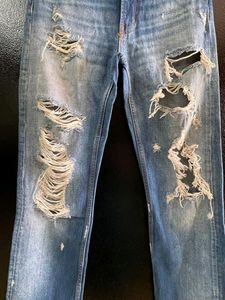 ✨ ZARA Distressed Denim Jeans ✨