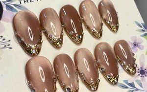 Elegant Cat Eye Press-On Nails