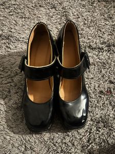 Chic Black Mary Jane Heels