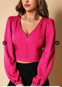 Chic Fuchsia V-Neck Cropped Top