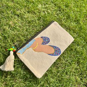 Handpainted jutti Design bag with parrot