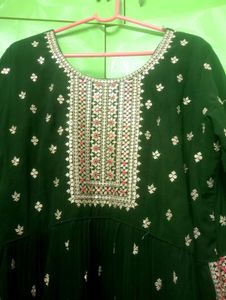 Elegant Green Embroidered naira cut set
