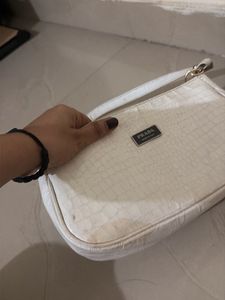 📍Two Chic Quilted Crossbody Bag