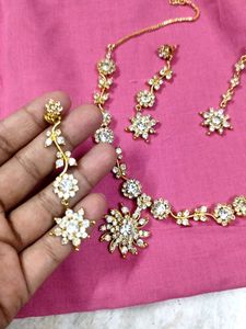 Floral Rhinestone Necklace &amp; Earring Set