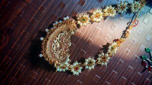 Price Drop Traditional Pearl &amp; Stone Necklace