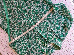 Chic Green Floral Print Button-Up Shirt