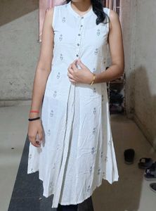 White Sleeveless Printed Kurta🤍🤍🤍