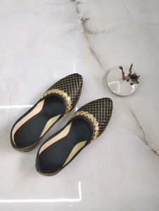 Stylish And Trendy Embroidery Jutis for Womens