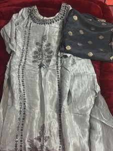 Elegant Pakistani Suit