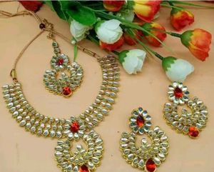 Elegant Kundan Jewelry Set