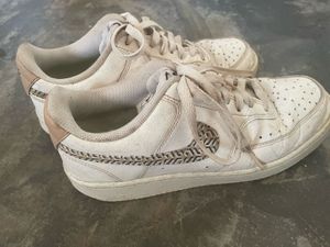 White Nike Sneakers ( Unisex )