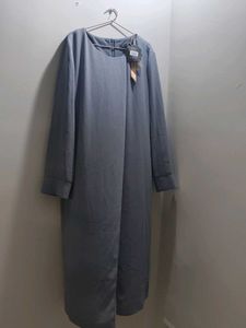 Brand new dress. still has tag and never worn. Kne