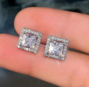 Diamond Square Studs 💎