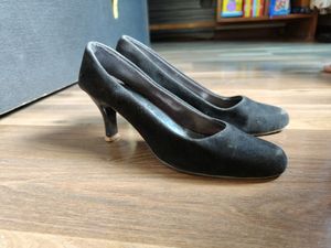 Women's Heels In Black