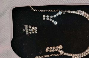 Sparkling Rhinestone Necklace &amp; Earrings Set