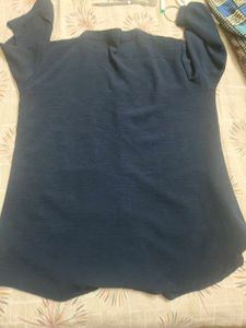Beautiful Blue leaf print top in xl/XXL size