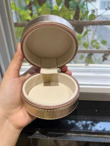 Tira Gold Round Makeup Case