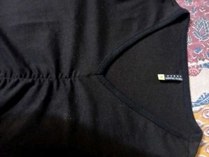Black Ruched V-Neck Cropped Top🖤