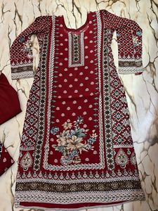 Elegant maroon Kurta Set with Floral Print