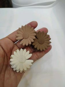Daisy Hair Claw Clips