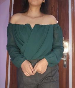 Guess Off shoulder crop Top