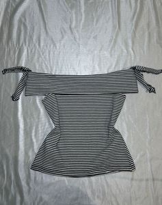striped top🖤🤍