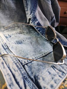 Black And Silver Rectangular Framed Sunglass.