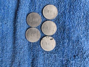 1ruppes and 2 ruppes coins