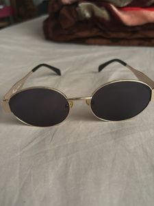 Stylish Oval Sunglasses with Case