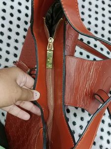 GUCCI GG Logo Leather Shoulder Bag