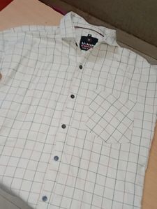 Unik White Shirt Like New Condition M Size