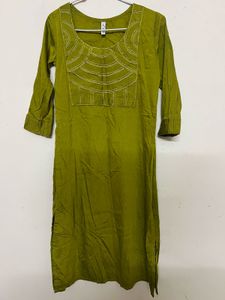 Olive Green Embroidered Kurta 🌿