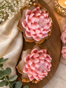 urli lotus candles