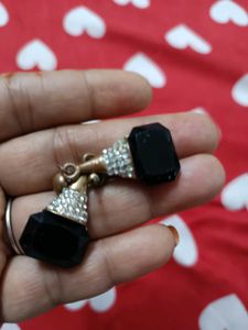 "Classic Black And Gold Sparkle Earrings"✨💫✨