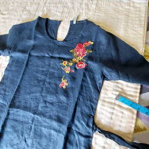 Elegant Navy Kurta with Floral Embroidery