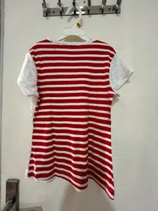 Beautiful Tshirt In Red N White Size 32
