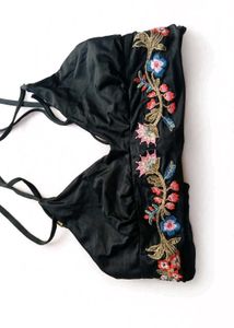 🎀Embroidered Black Bikini Top