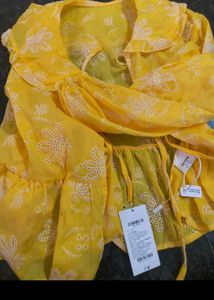 💛 Yellow Embroidered Peplum Top 💛