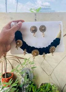 Elegant Black Velvet Necklace Set