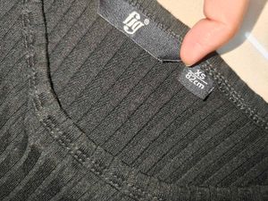 Chic Ribbed Black Midi Dress