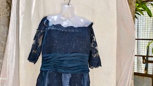 3J6. Elegant Navy Lace Dress