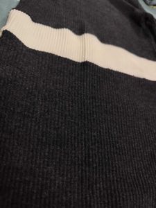 Chic Knit Dress with Contrast Stripe