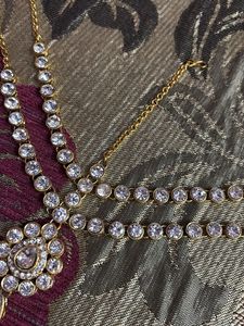 Elegant Maang Tikka Headpiece