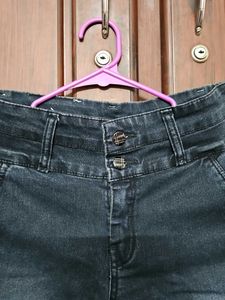 Stylish Women's Black Skinny Jeans