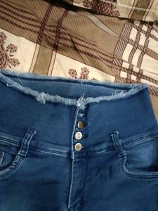 Stylish High-Waisted Blue Denim Jeans